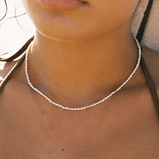 Tiny Pearls Choker